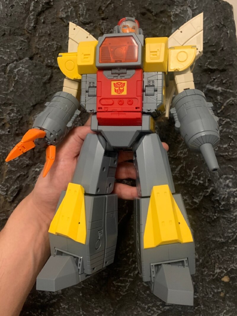 Newage Legendary Heroes H53 Michael Omega Supreme In Hand Images